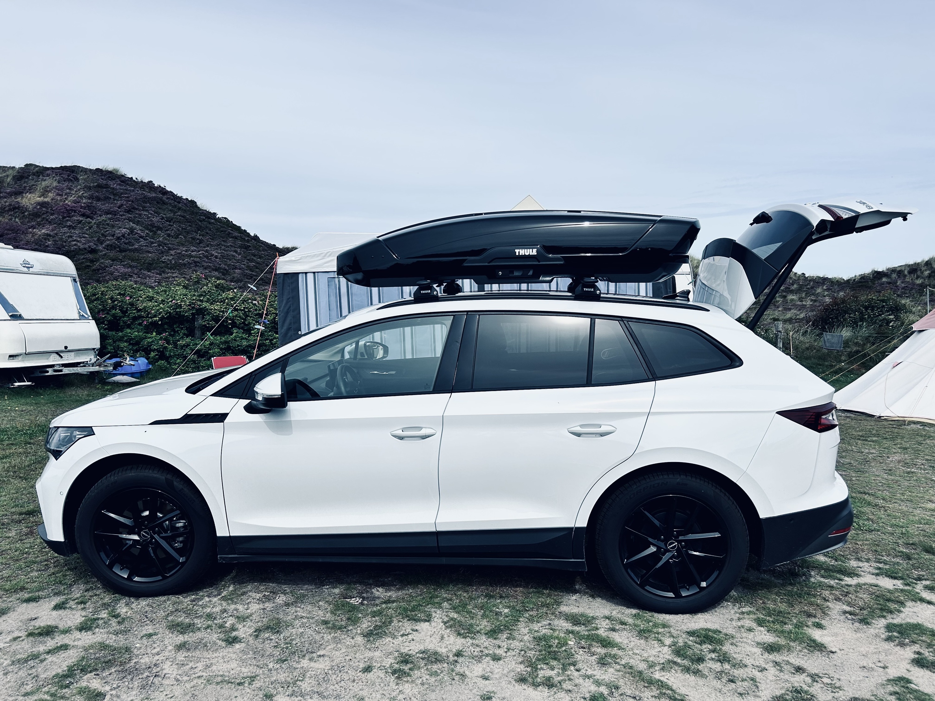 Thule Motion XT XL mit geöffneter Heckklappe