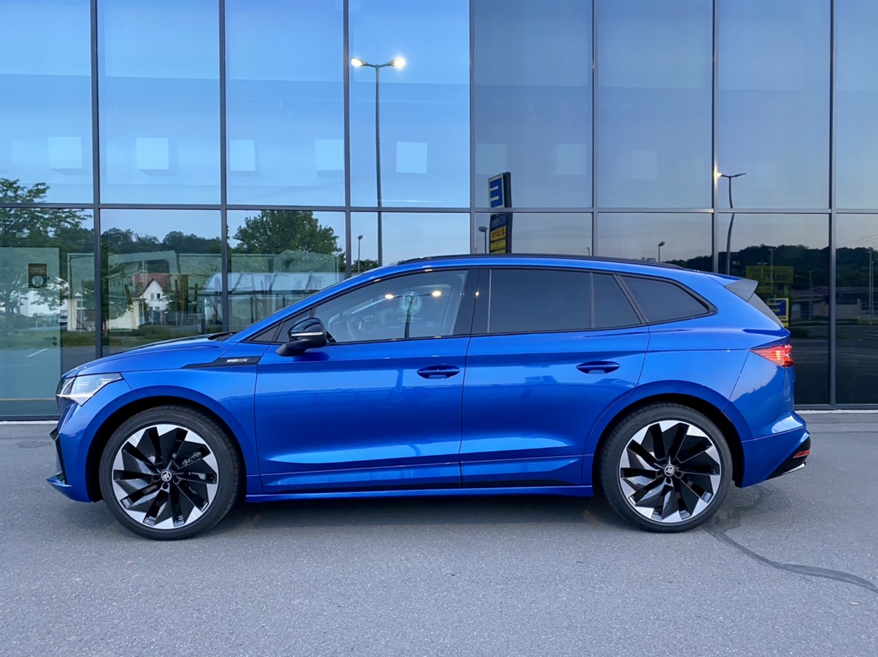 Sportline 80 in Race Blue ???