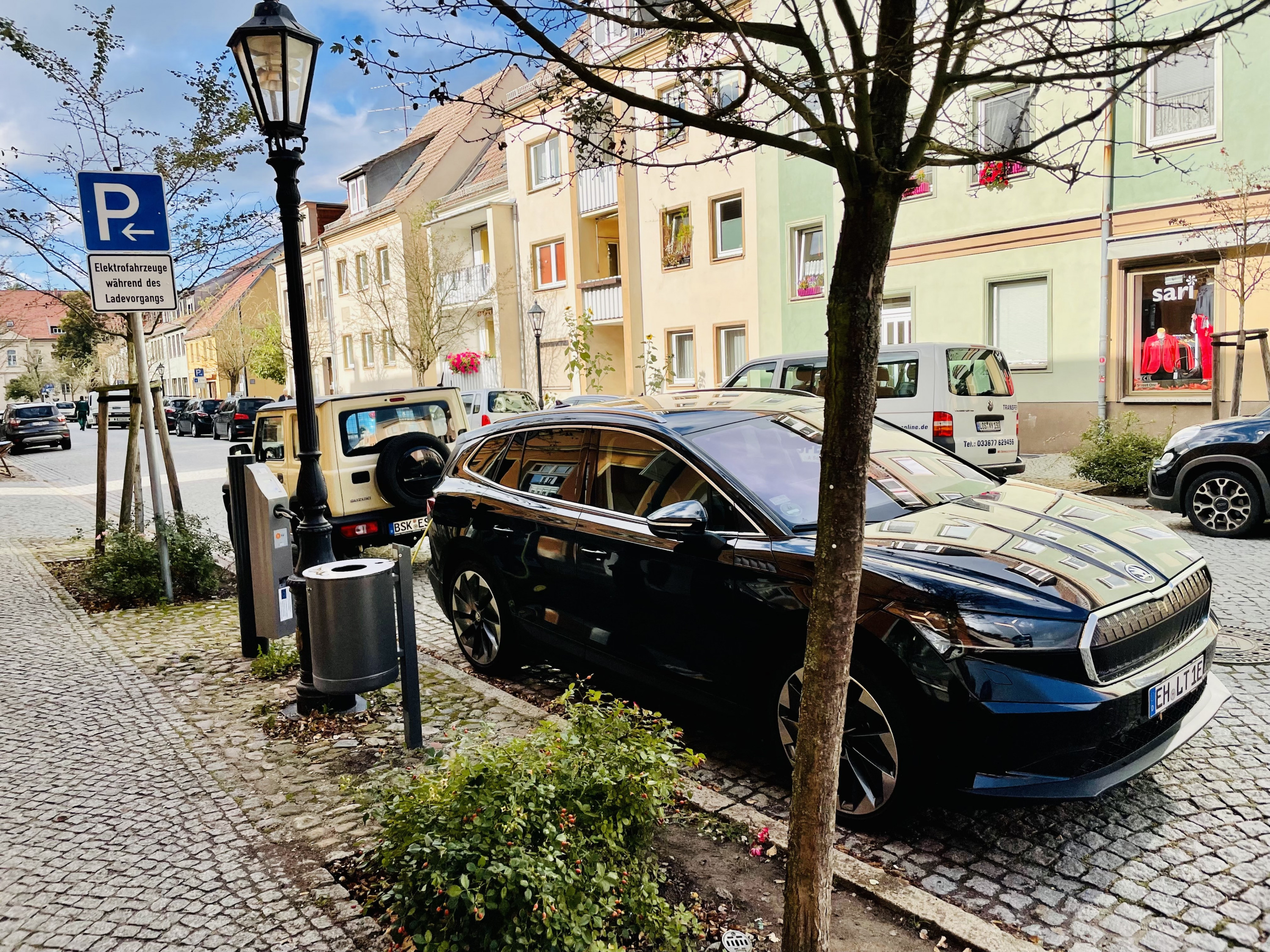 Wer kennt das, Parkplatz für Elektrofahrzeuge besetzt. Der stand besonders blöd, glaube das Ordnungsamt hat ein Foto gemacht. Bin gespannt ob etwas kommt (Weil ich entgegen der Fahrtrichtung stand/Einbahnstraße) ?